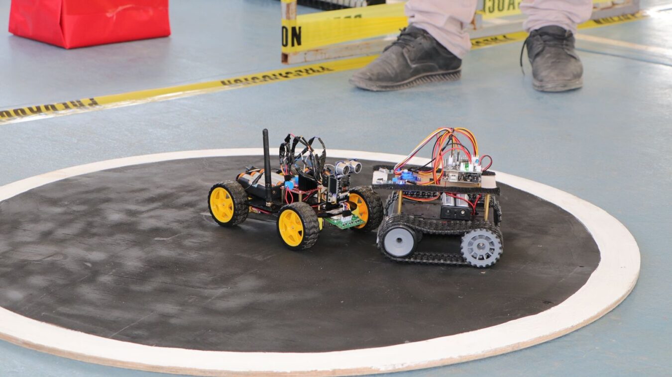 Primer torneo de robótica móvil en la UTMZ