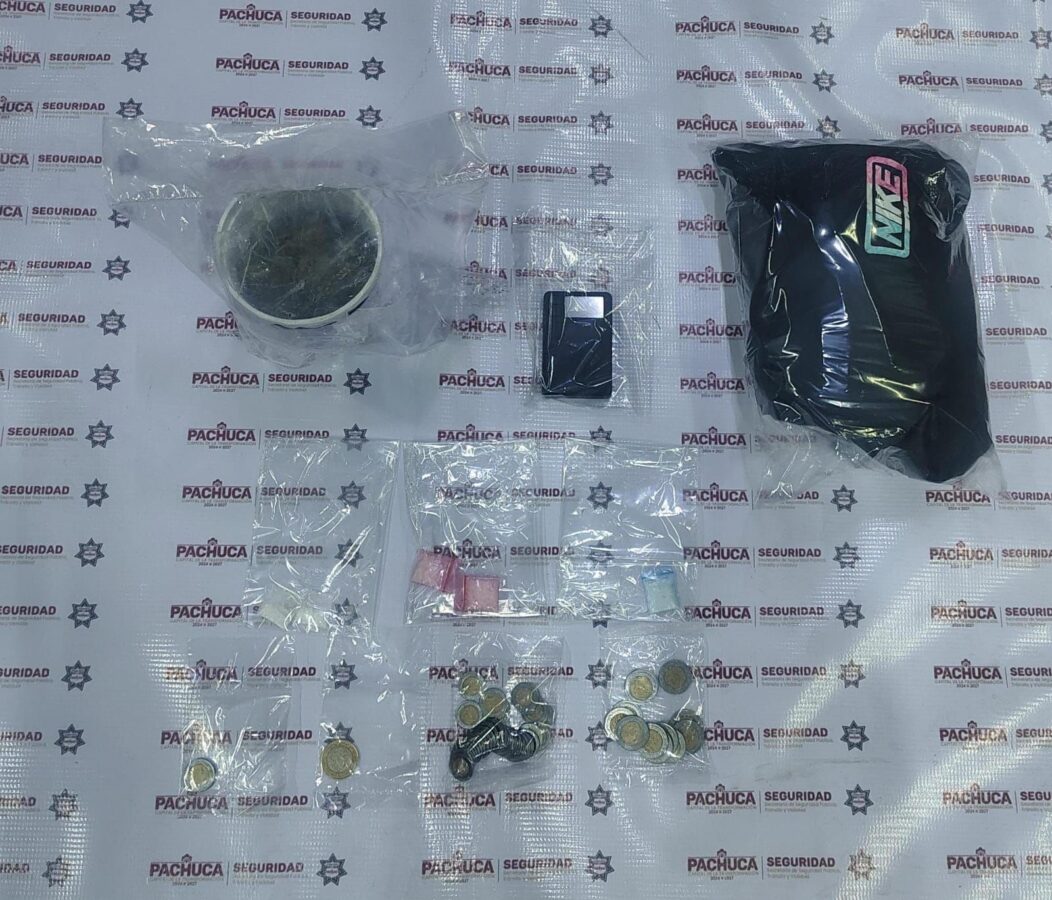 Detienen a dos personas en posesión de narcóticos