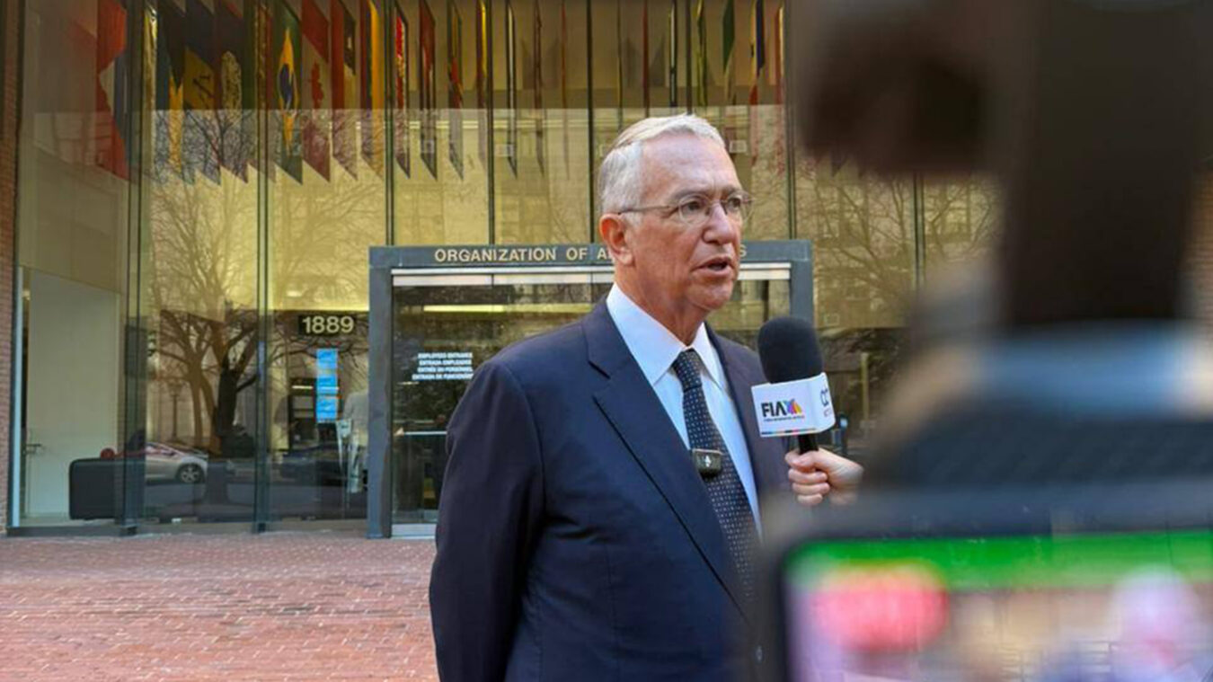 Ricardo Salinas presenta petición ante la CIDH por presunta persecución política en México