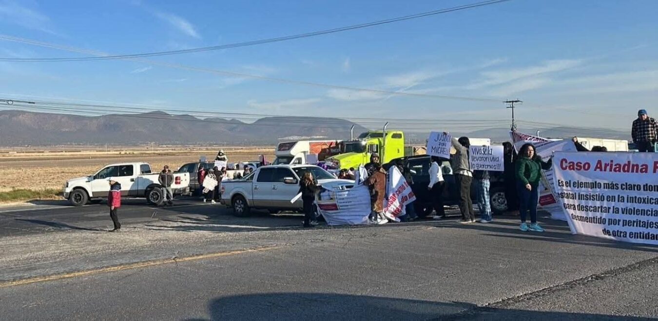 Bloqueo pacífico en la México-Pachuca por desaparición de menor