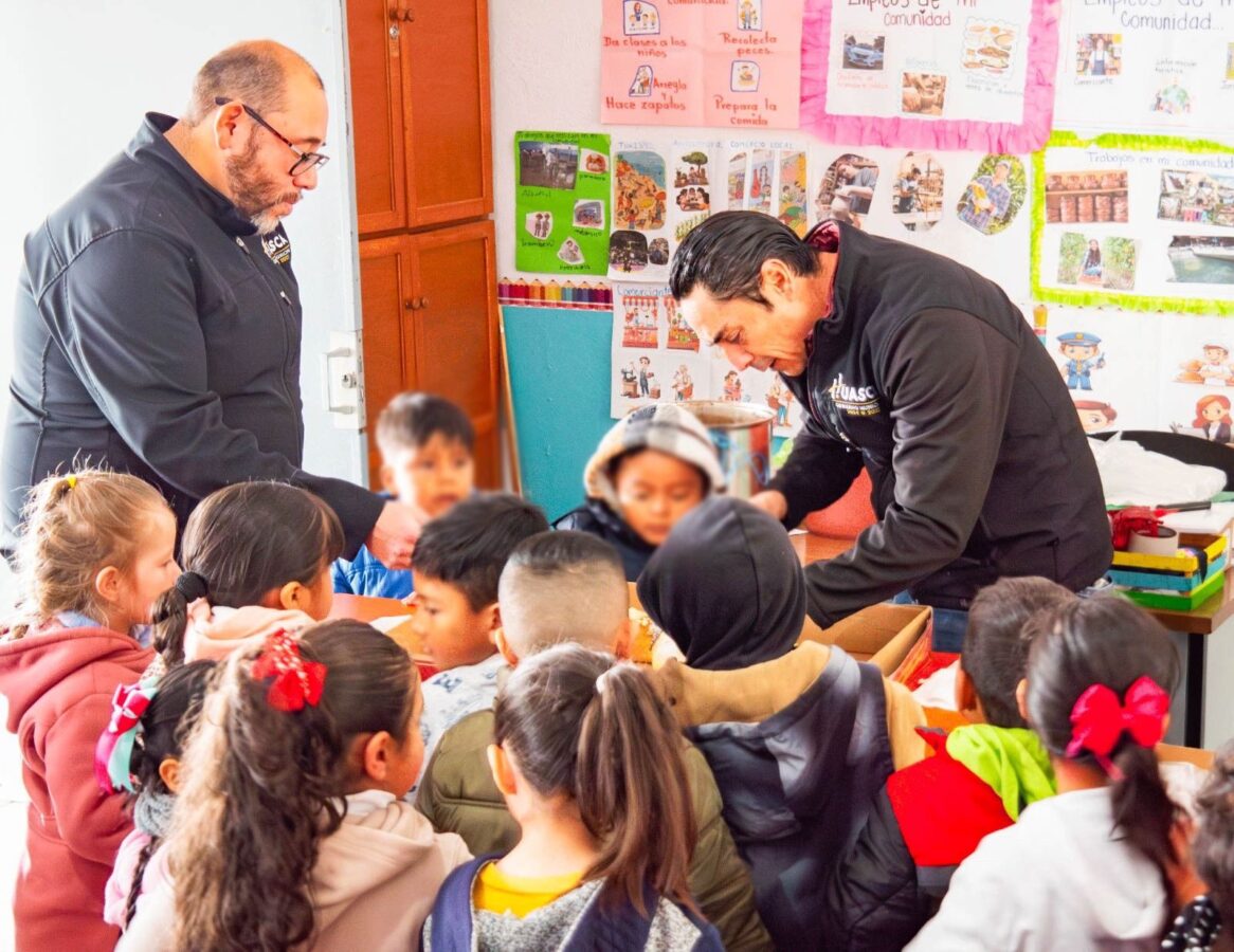 En el regreso a clases, entregan Roscas de Reyes en Huasca