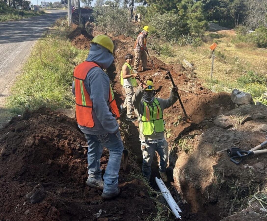 Rehabilitan línea de conducción de agua potable en San José Ocotillos