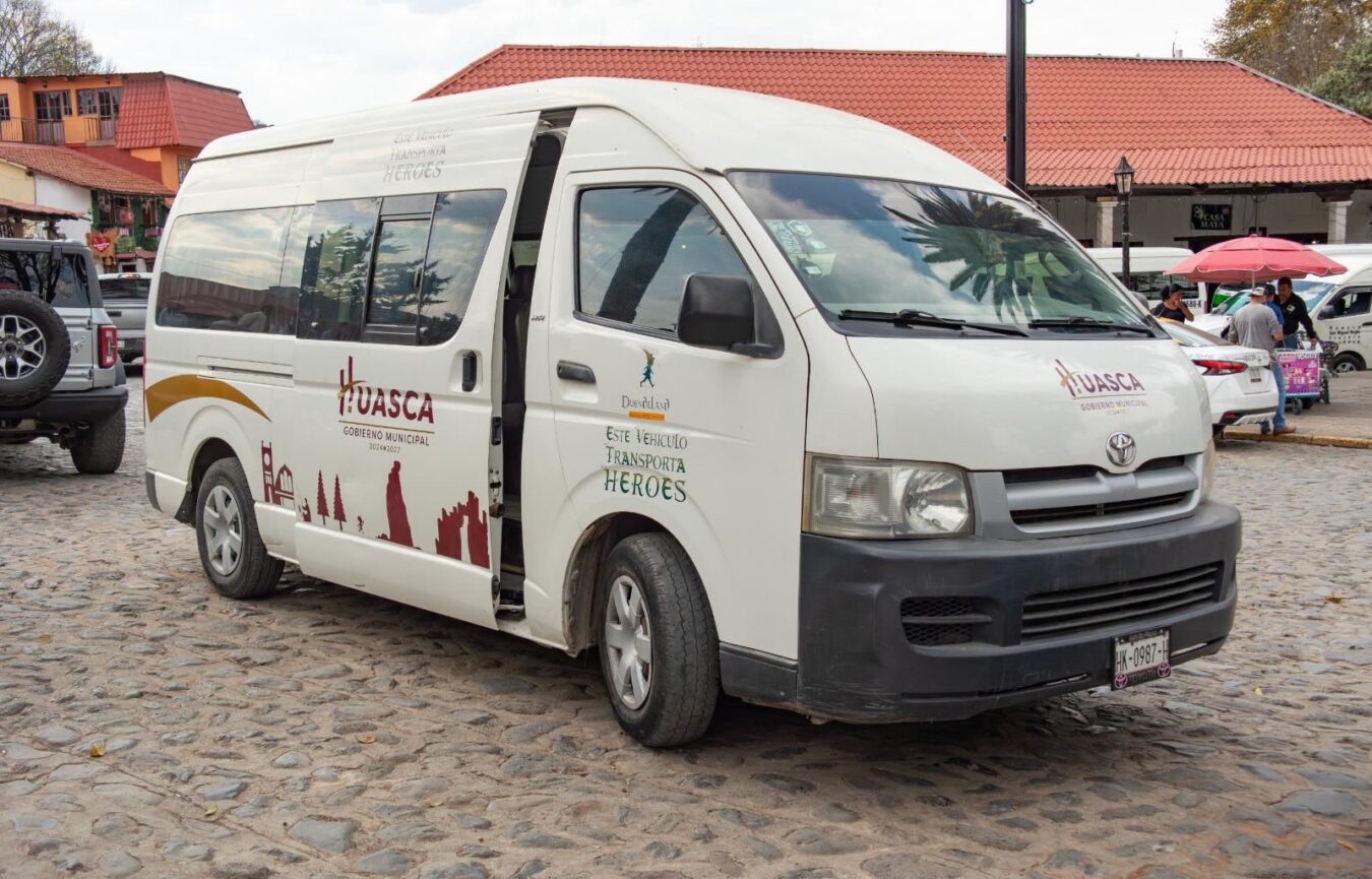 Entregan unidad móvil para fortalecer la inclusión, la cultura y la movilidad en Huasca