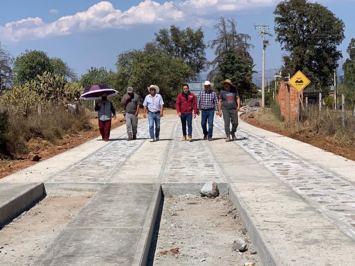 Supervisa alcalde de Huasca obra en Los Reyes Tepezala