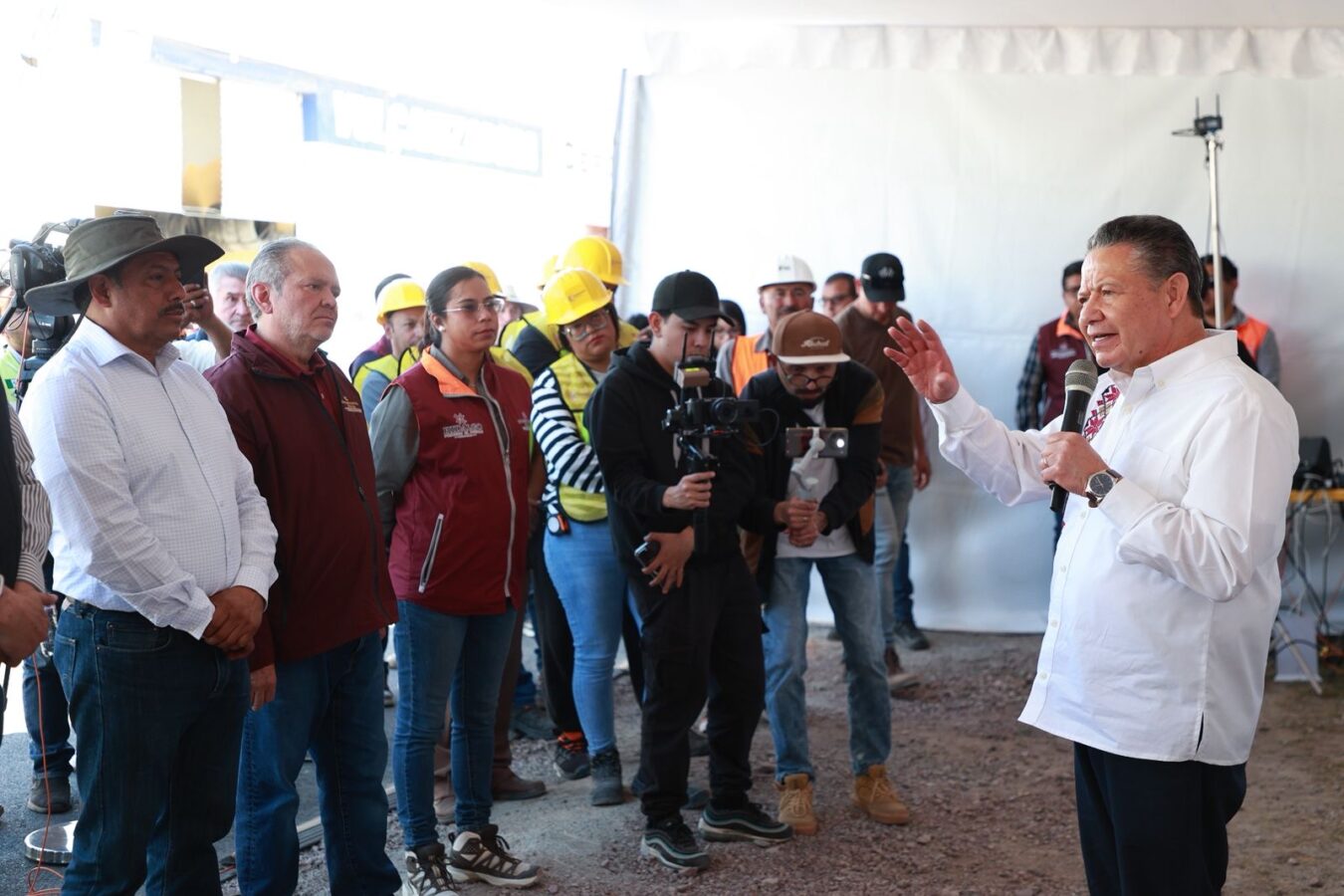 Descarta Menchaca conflicto de interés en adjudicación de obras públicas.