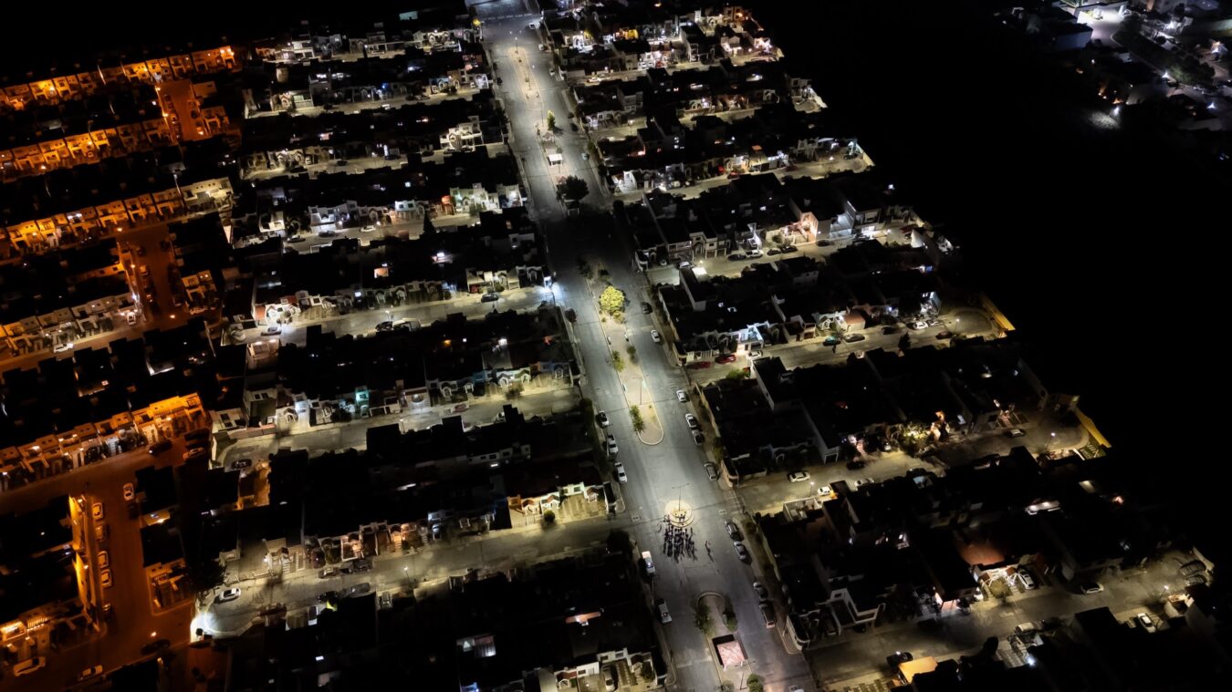 Rehabilita Pachuca alumbrado público en 27 privadas en San Carlos