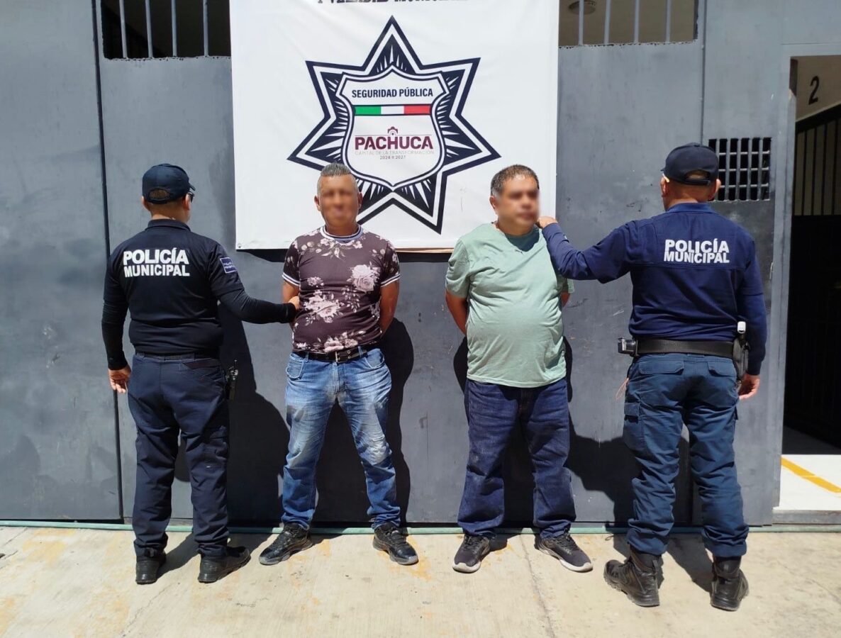 Detienen a dos personas por robo de una batería a vehículo