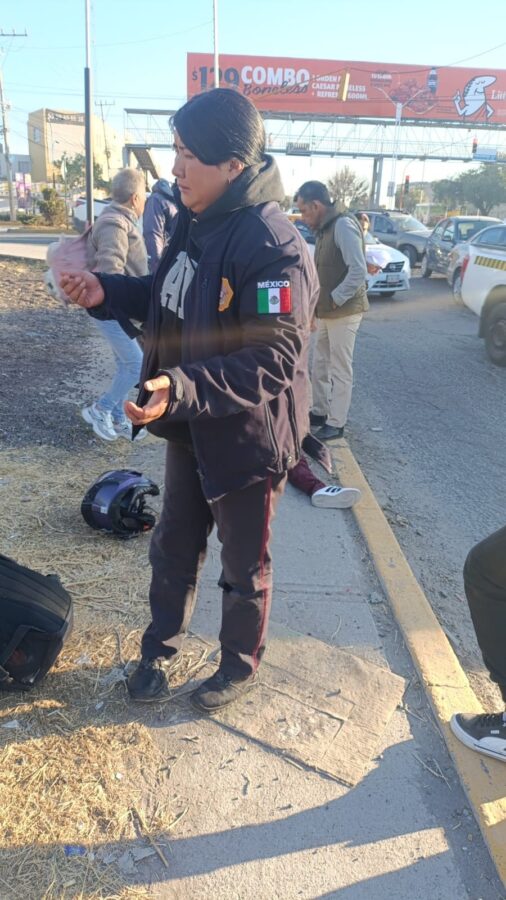 Arrolla motociclista a joven transeúnte en Tizayuca