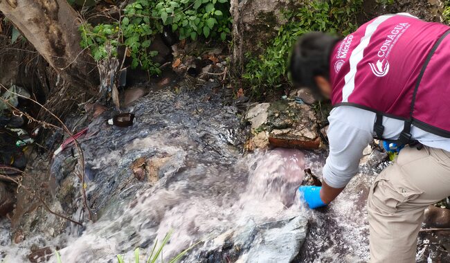Clausuran drenaje municipal en Tepeji por descargas contaminantes al río.