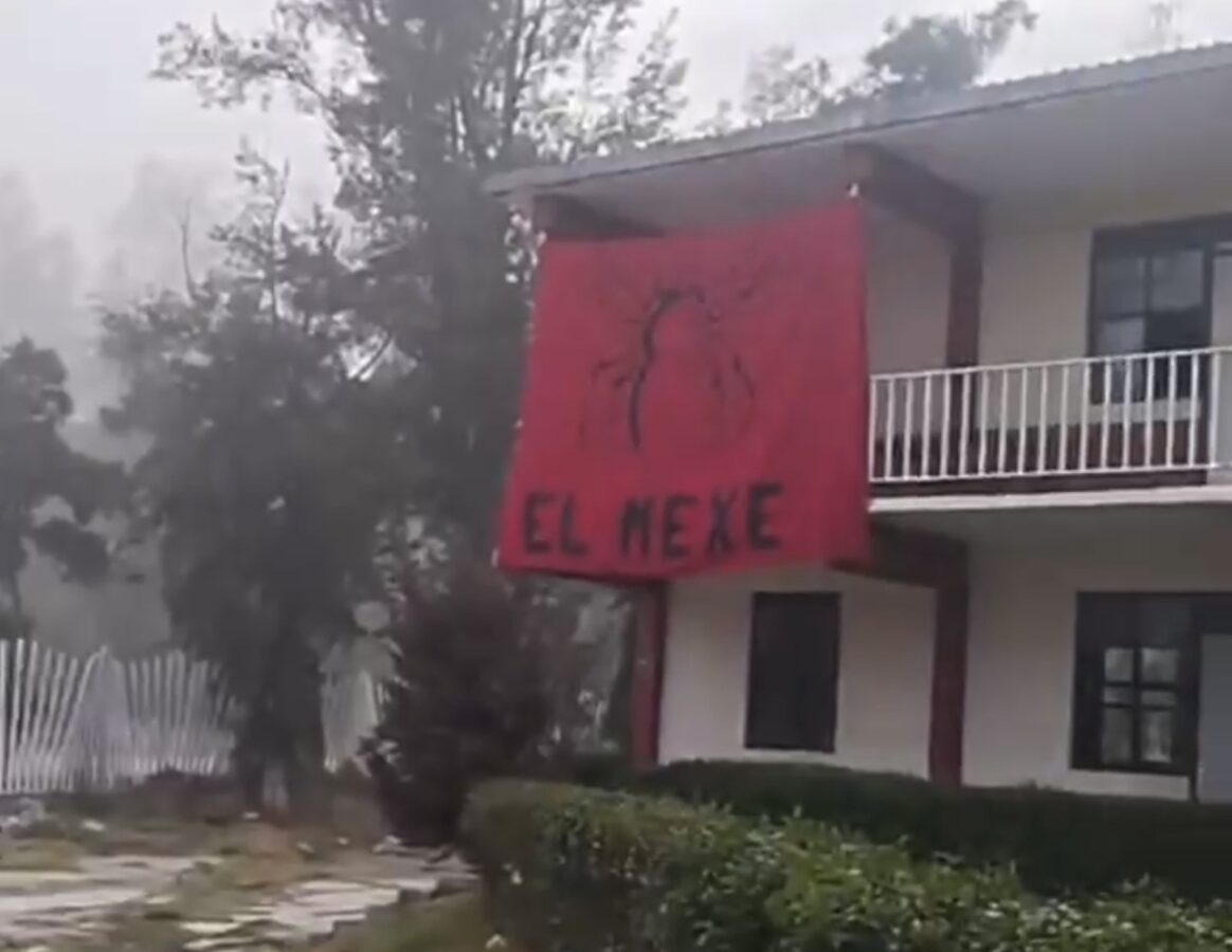 Estudiantes del Mexe retoman instalaciones educativas.