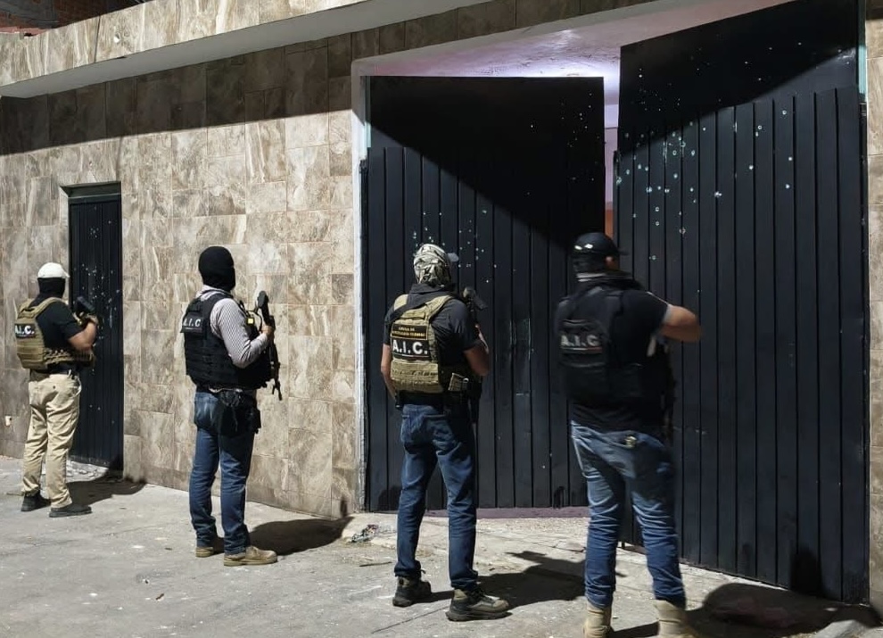 Atacan a balazos a elementos de la PGJEH; abaten a tres delincuentes.