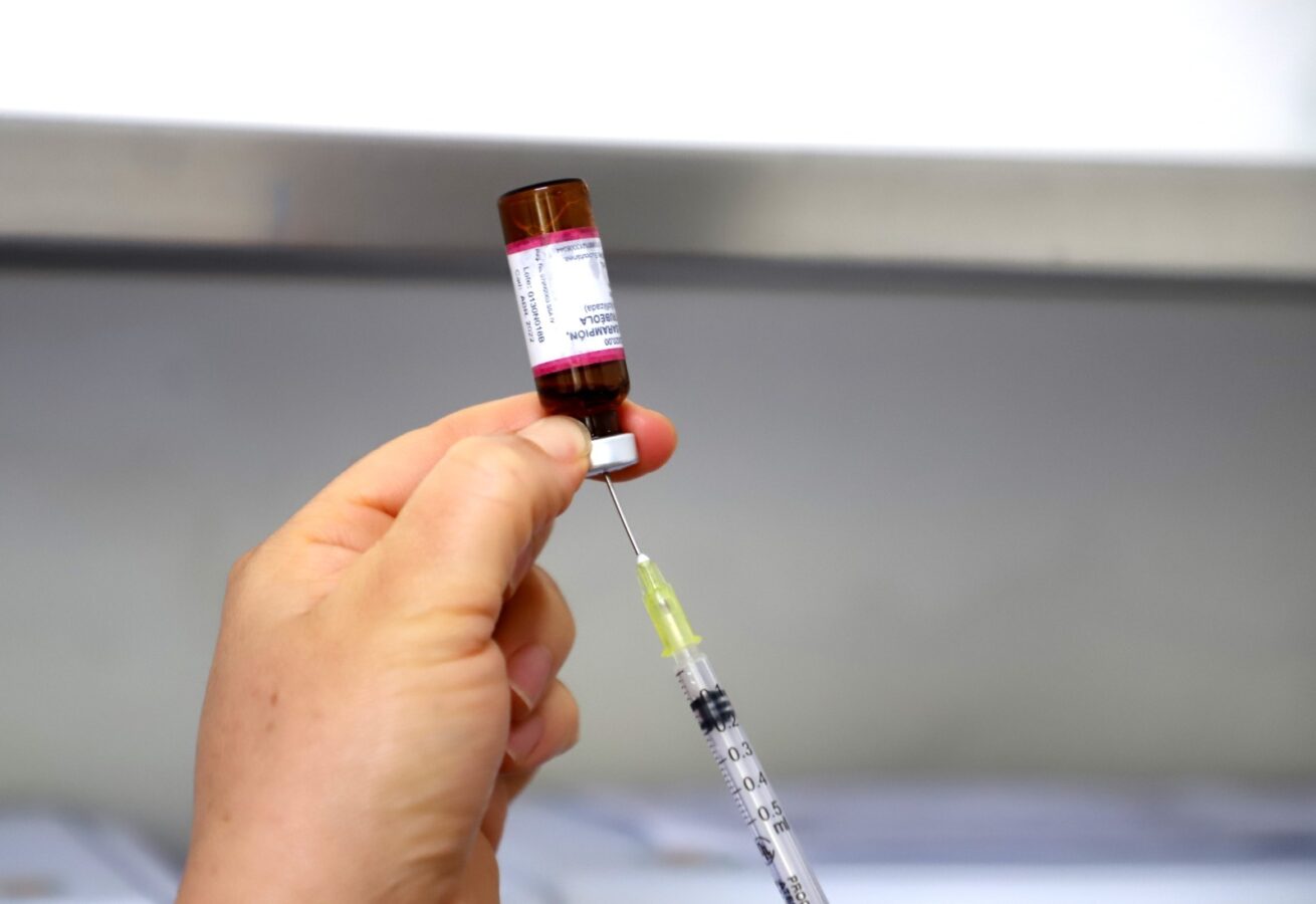 Resurgimiento de sarampión por reducción de coberturas vacunales: UNAM