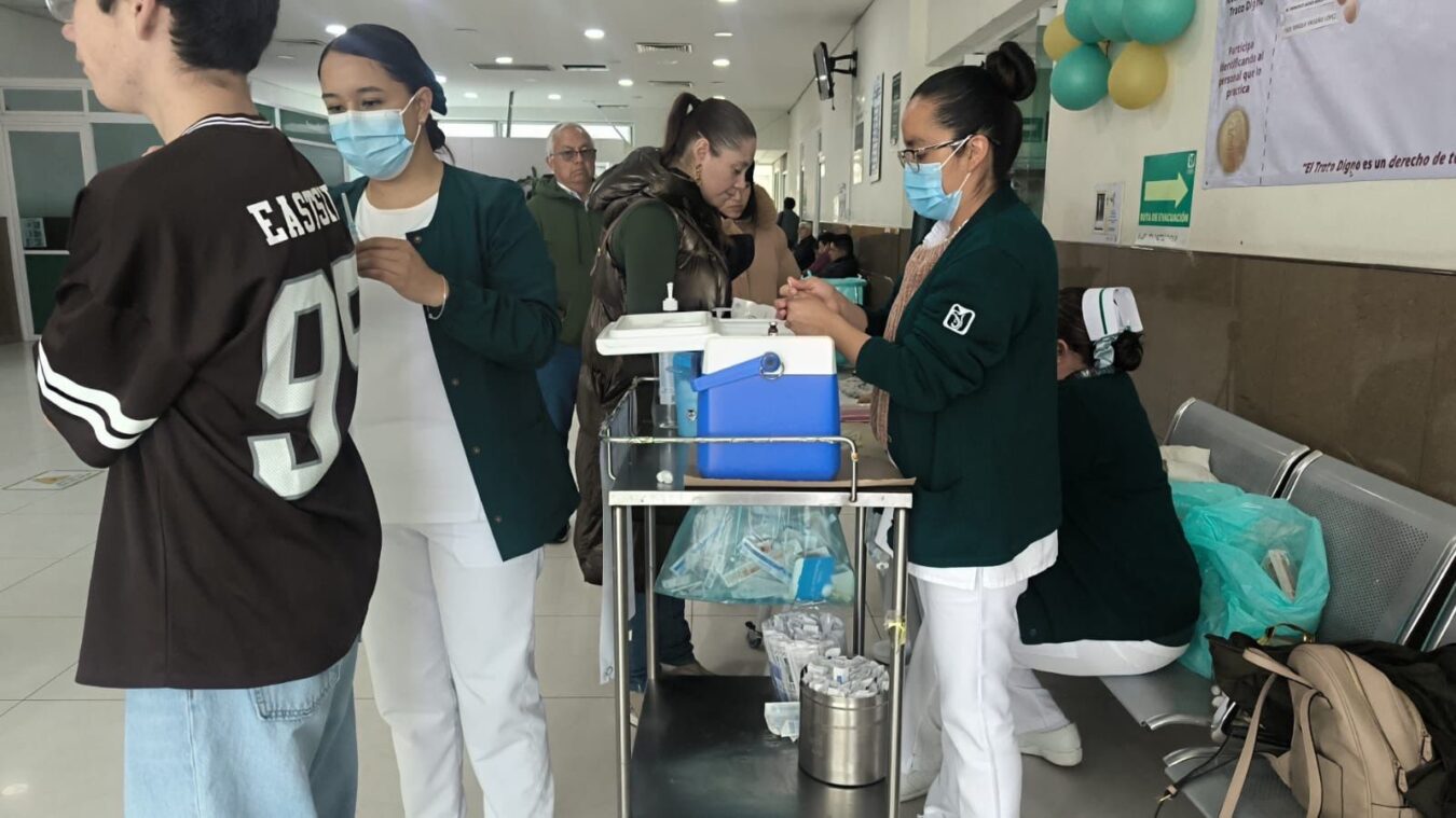 IMSS Hidalgo refuerza blindaje sanitario con vacunación masiva&nbsp;