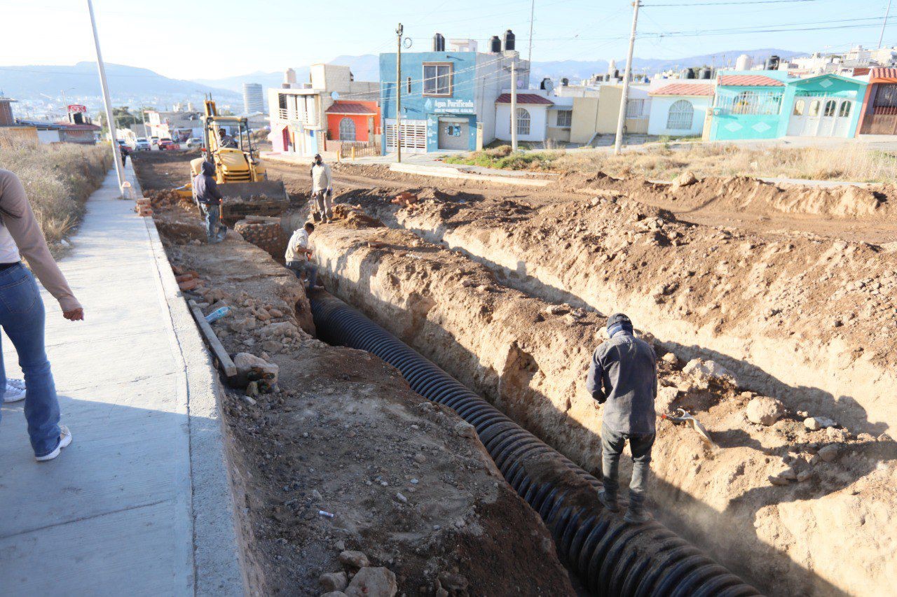 Supervisa Eduardo Medécigo obra en avenida principal de Carboneras