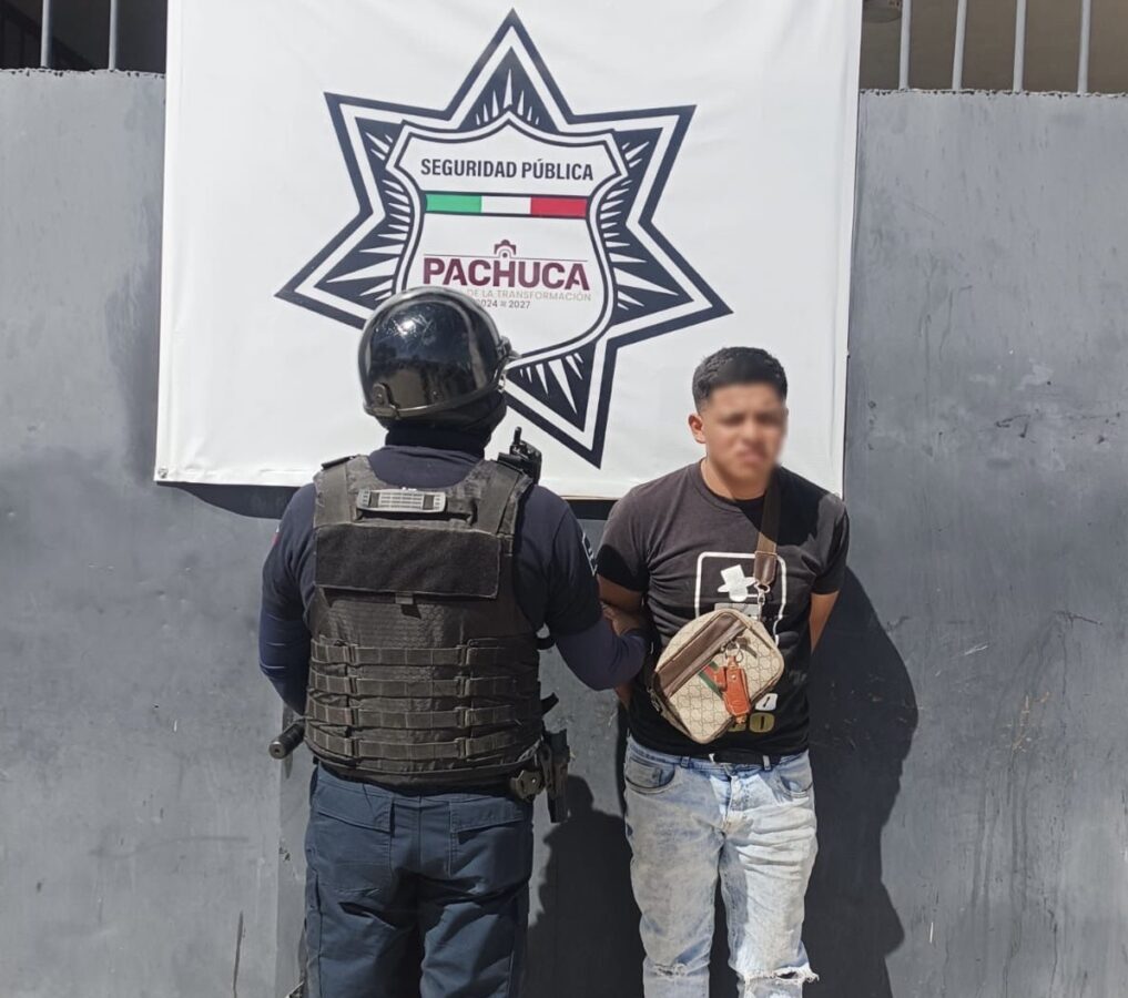 Detienen a persona en motocicleta con reporte de robo