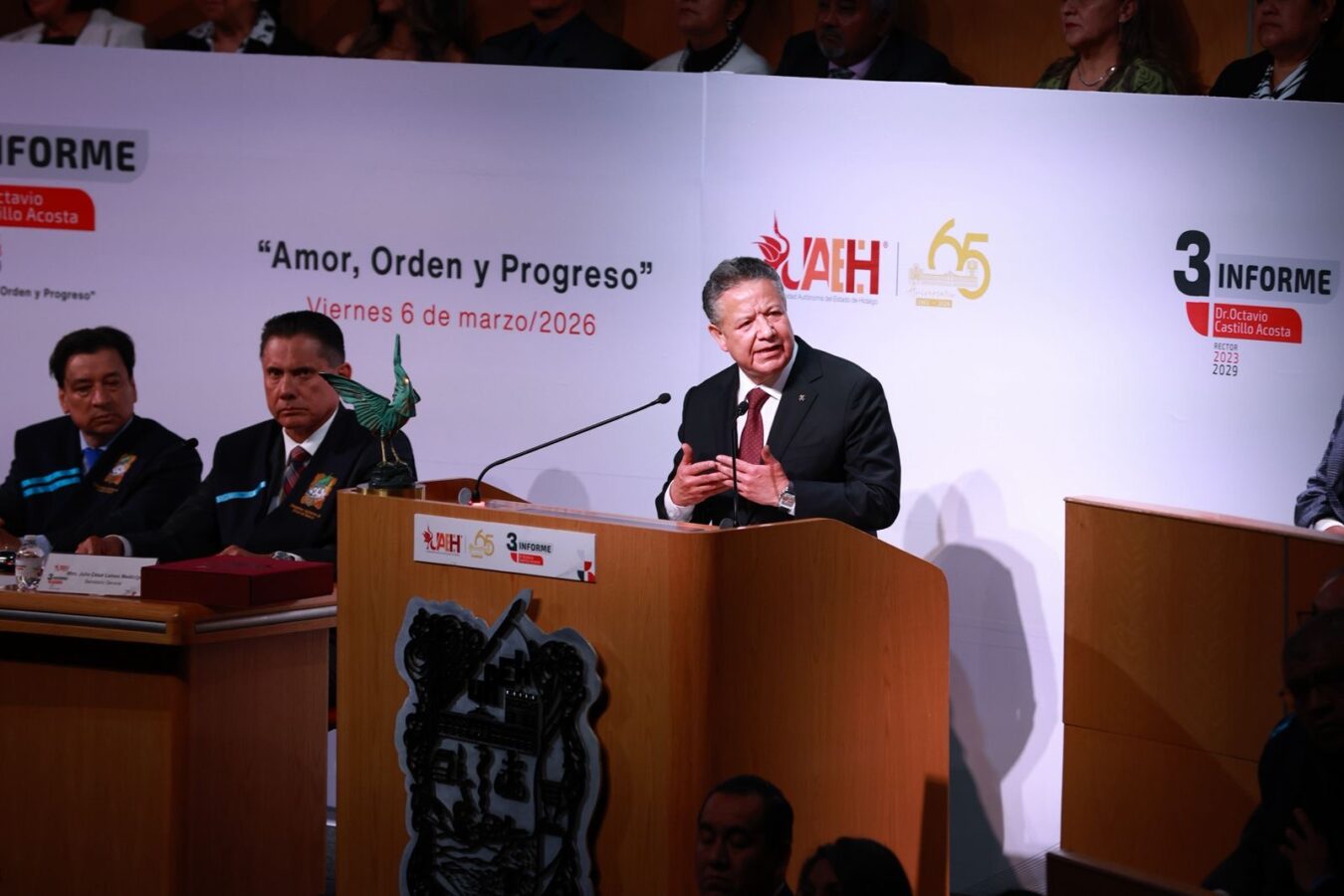 Destaca Julio Menchaca inversión educativa durante tercer informe de la UAEH.