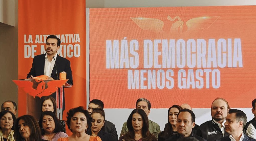 Truena Maynez contra Sheinbaum y acusa propaganda en su contra.