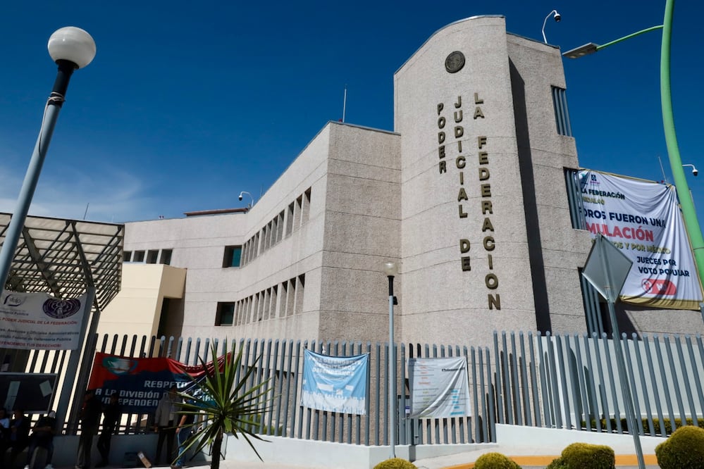 México cae a zona roja en independencia judicial, alerta informe V-Dem 2025