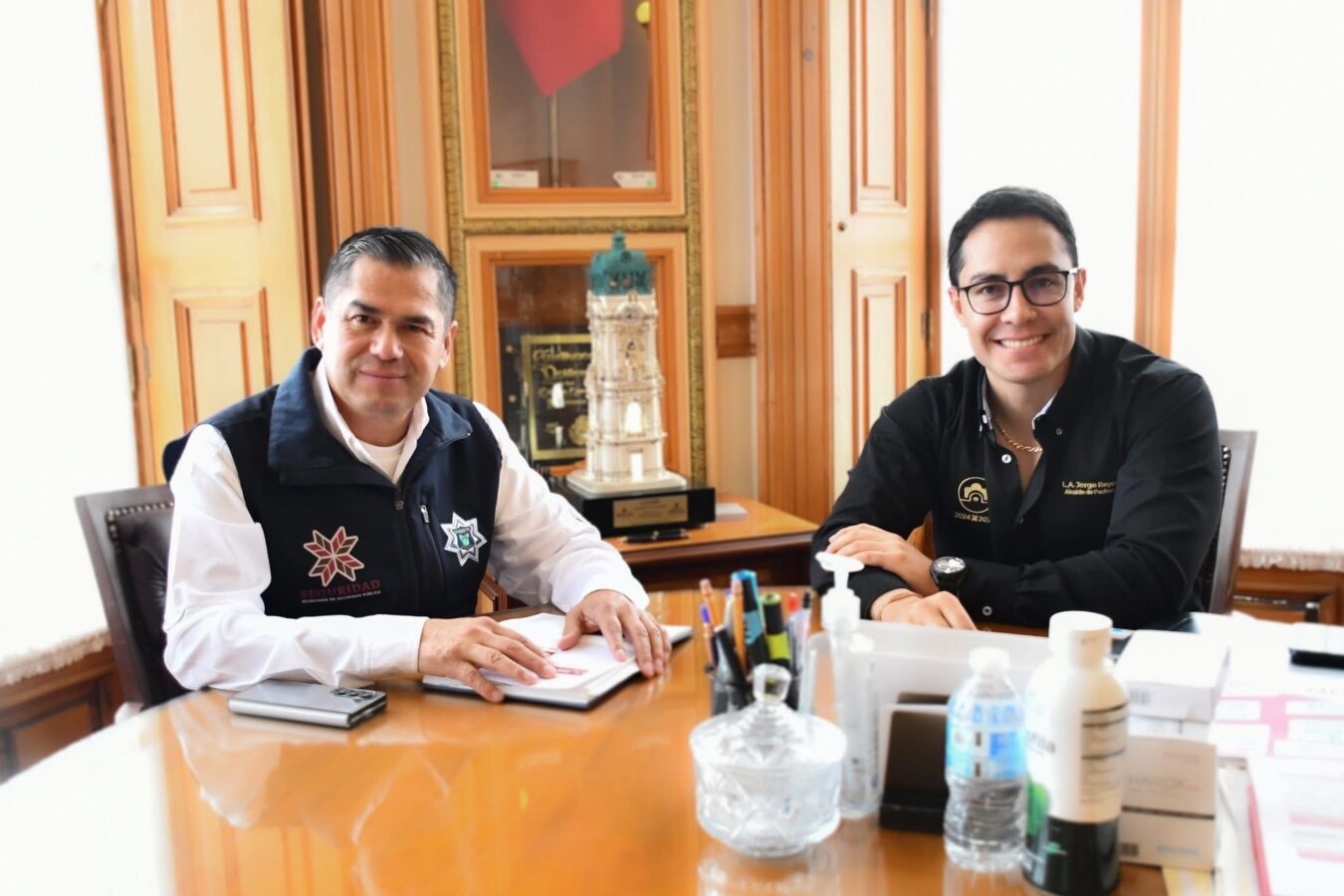 Cruz Neri y Jorge Reyes afinan estrategia de seguridad en Pachuca; destaca ausencia del secretario municipal.