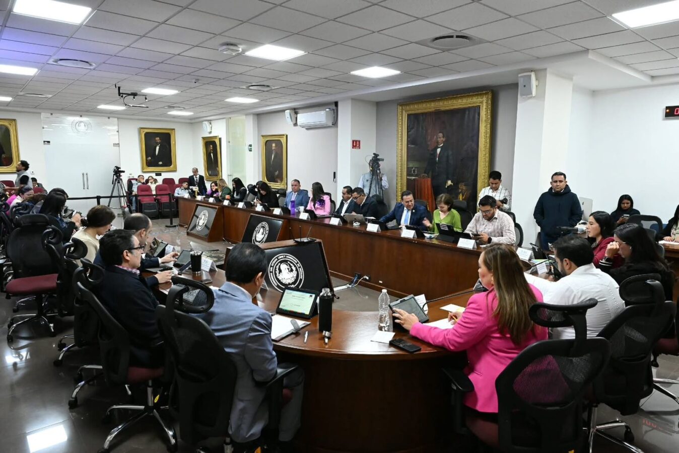 Congreso de Hidalgo avala tope a jubilaciones y pensiones.