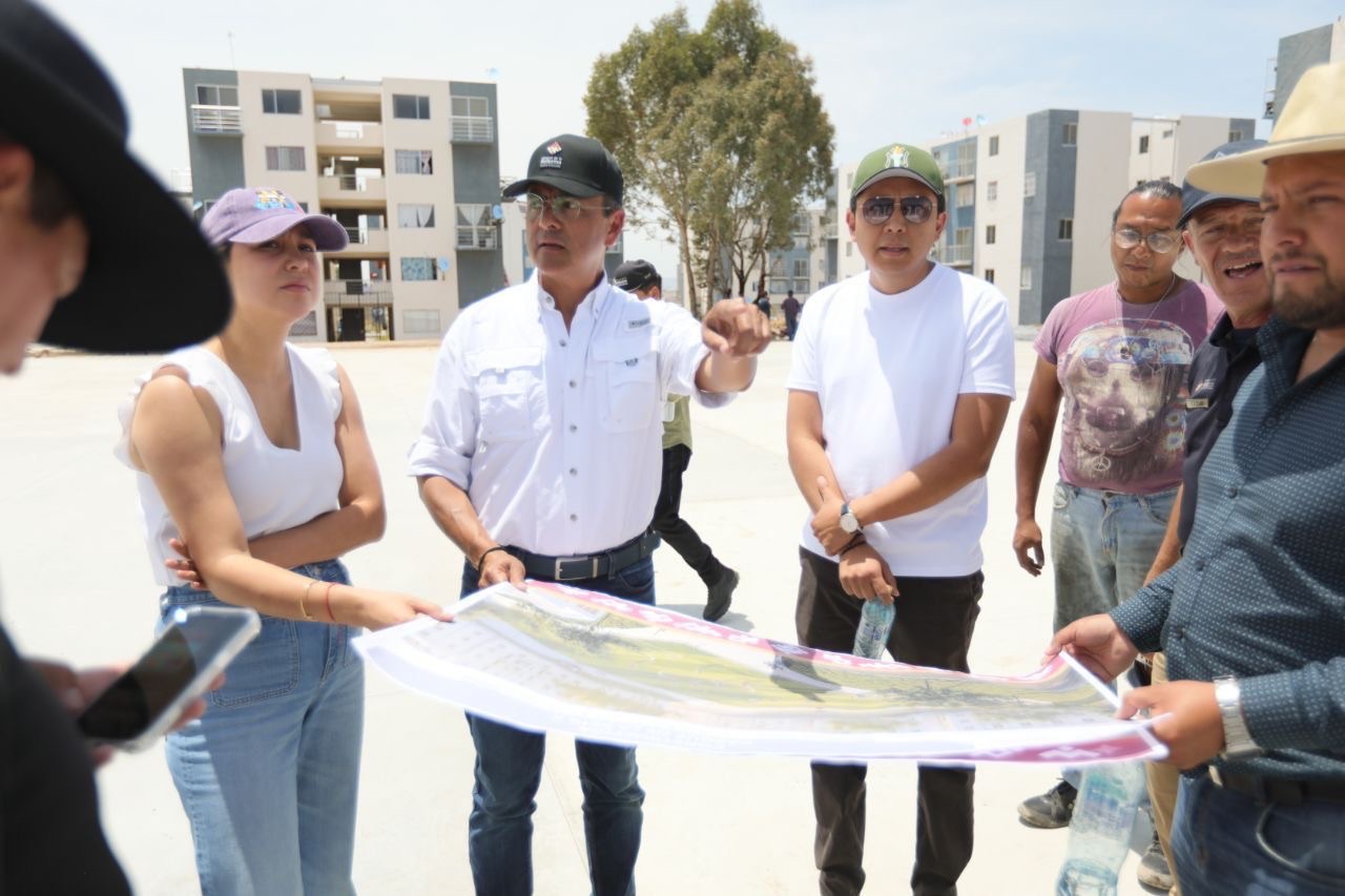 Supervisa&nbsp;Eduardo Medécigo avance de obra en las canchas&nbsp;“La Reta I”&nbsp;y&nbsp;“La Reta II”