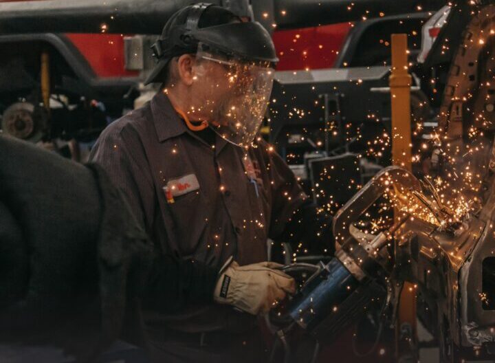 Gobierno y empresarios firman acuerdo para blindar el empleo