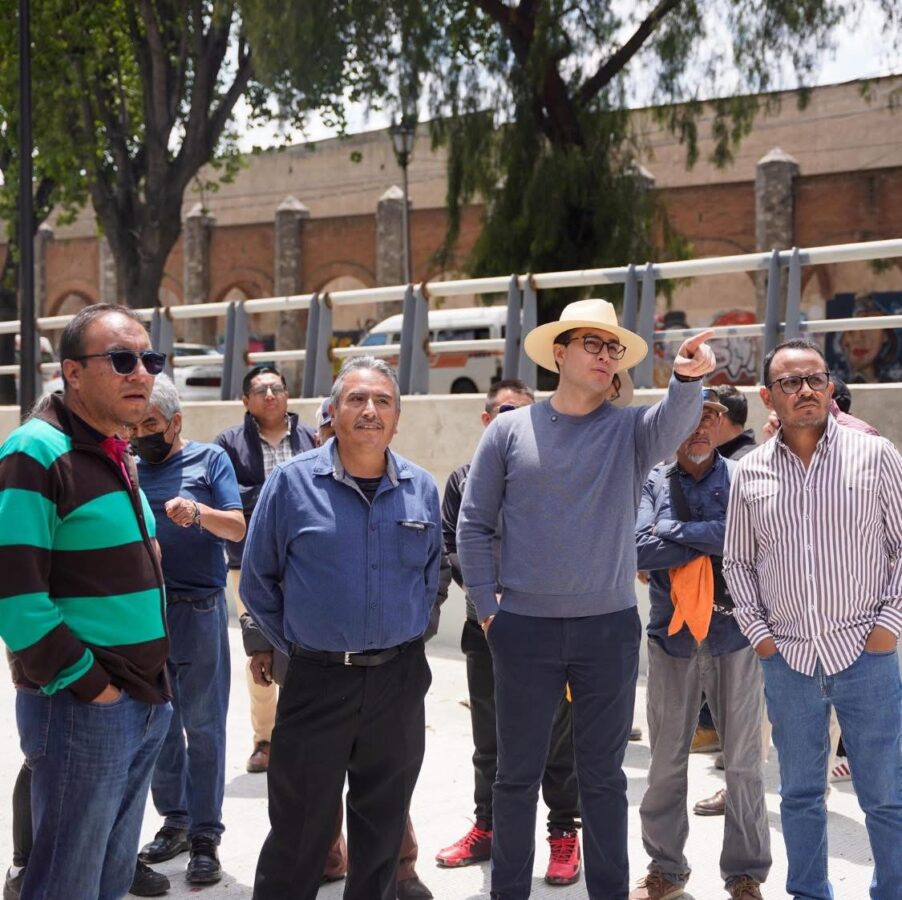 Avanza reubicación de comerciantes en explanada del mercado Benito Juárez.