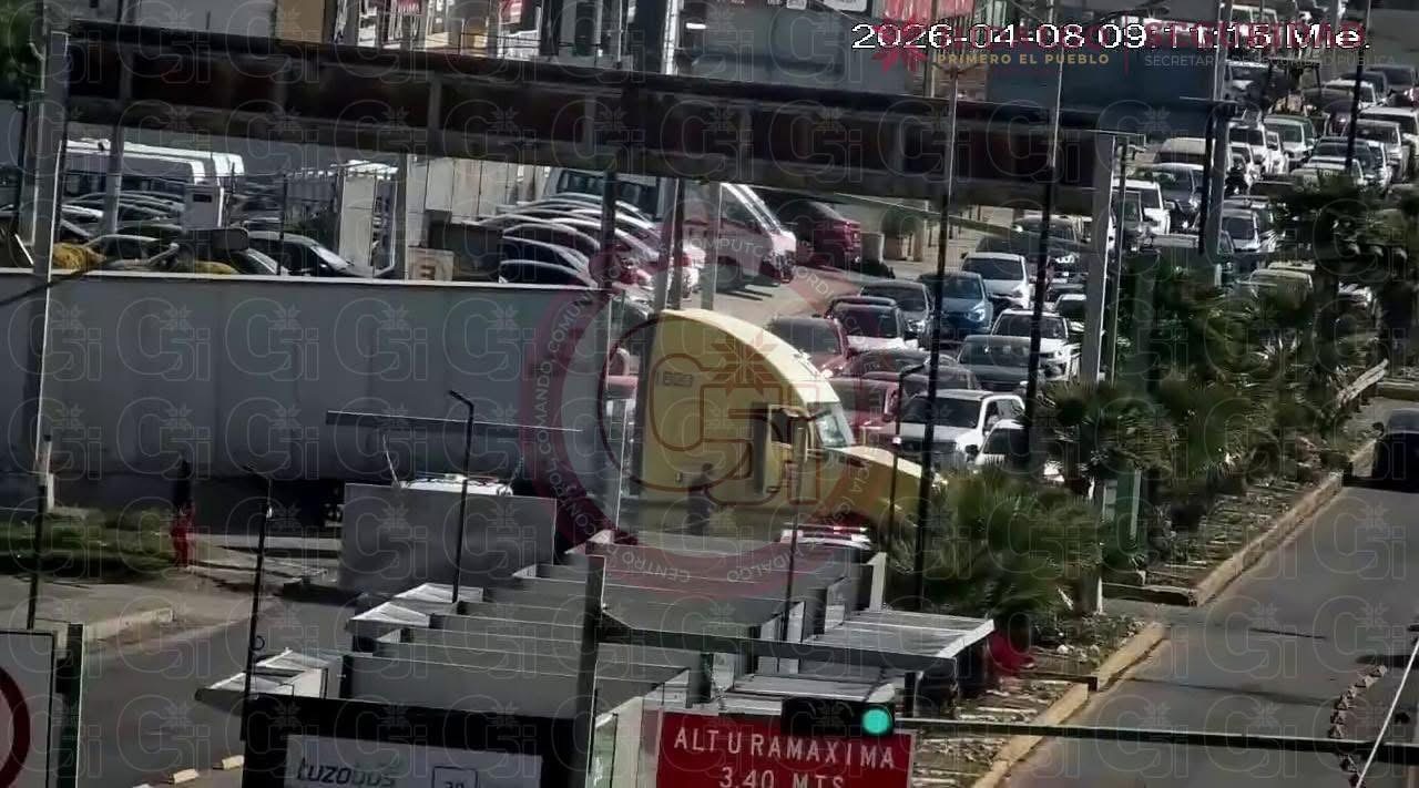 Accidente deja personas lesionadas frente al estadio Hidalgo, en Pachuca.