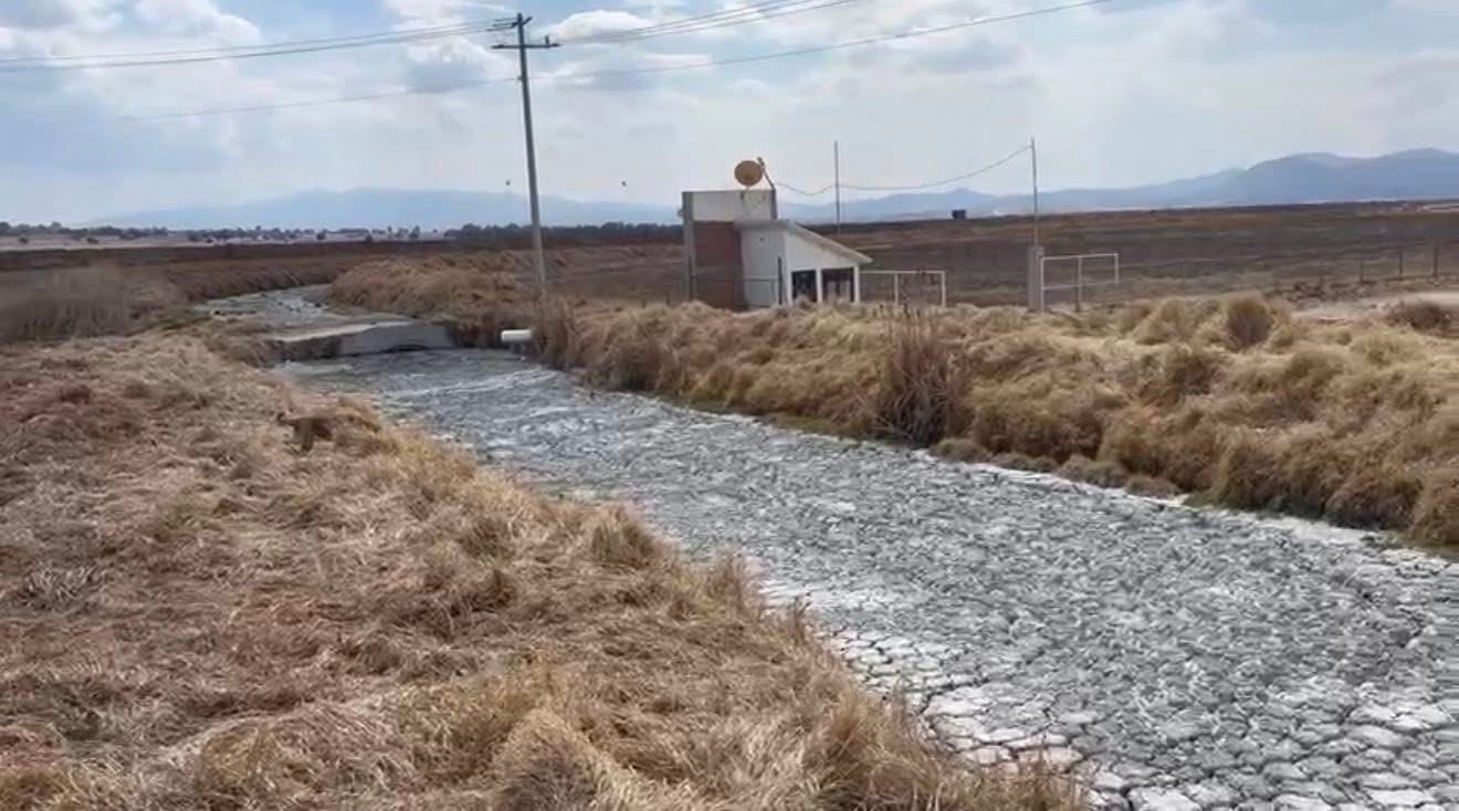 Denuncian contaminación y riesgo sanitario en canal “El Papalote” en Apan