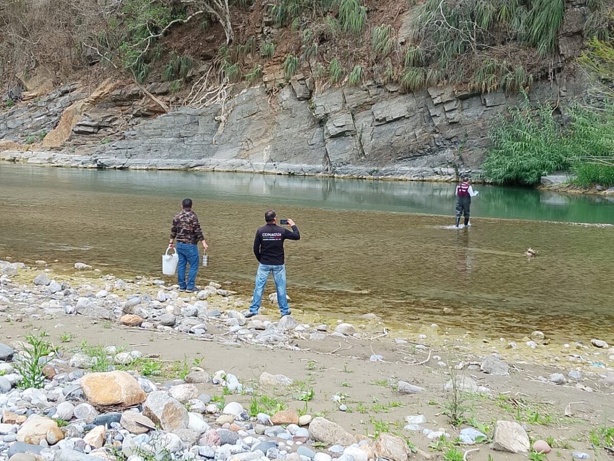 Realiza Conagua visitas de inspección para medir la calidad del agua en el río Amajac