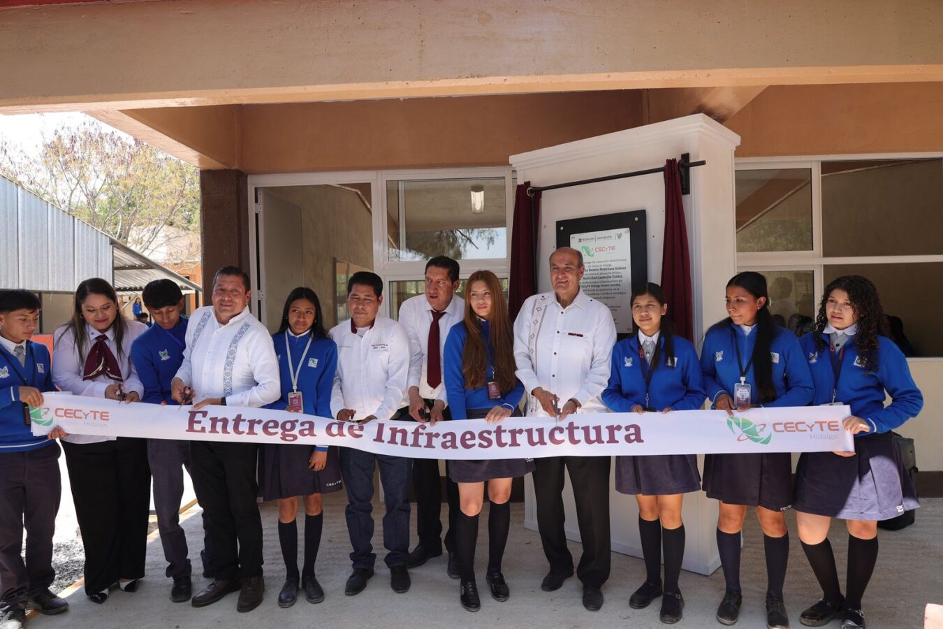Transforman la educación en Tecozautla con entrega de obras y equipo