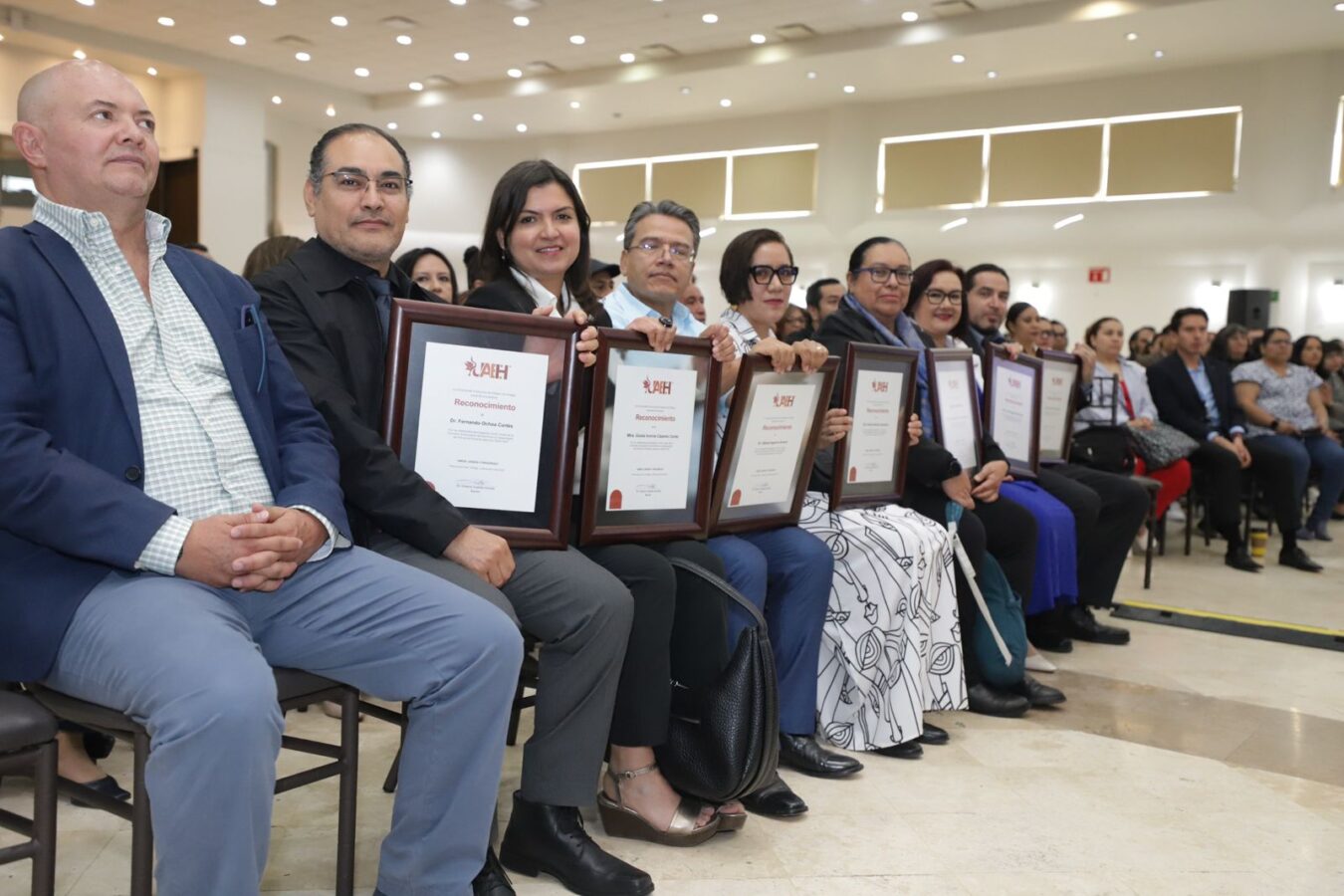 Reconoce UAEH excelencia académica, otorgan 838 estímulos