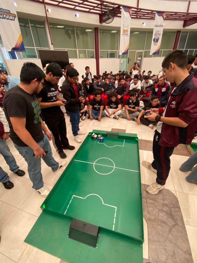 Impulsa UPT talento tecnológico en el 4° Torneo de Robótica Móvil