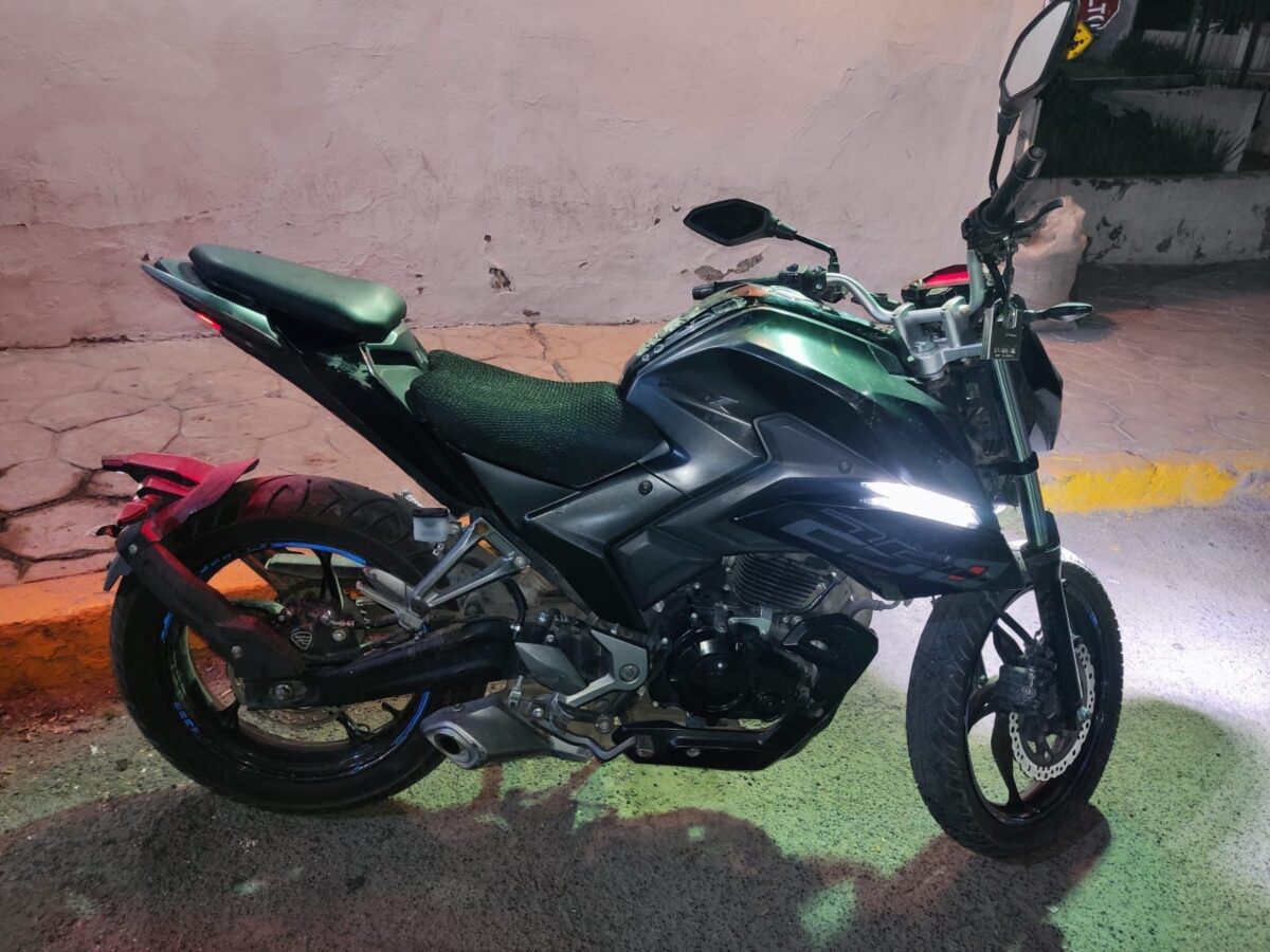Detienen a dos personas por delitos contra la salud y robo de motocicleta