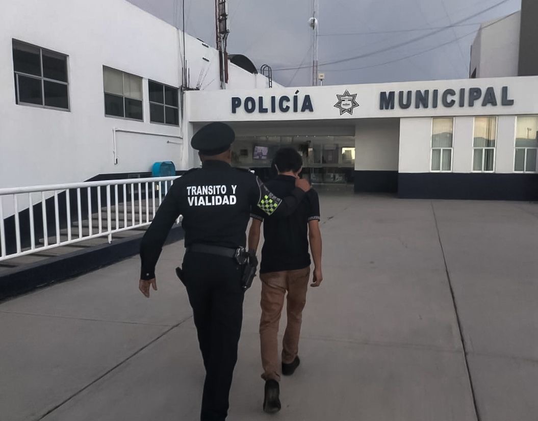 Evitan&nbsp;policías de Pachuca suicidio de joven