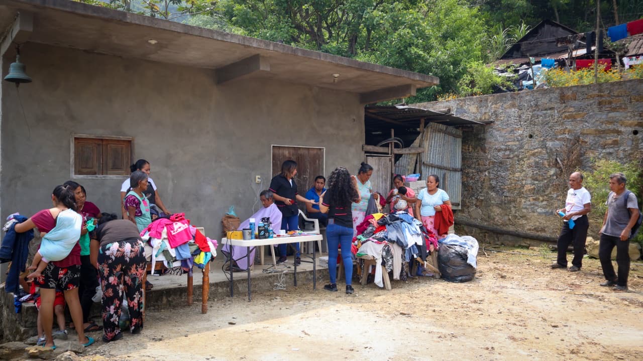 DIF Huejutla lleva jornada de bienestar y apoyos gratuitos a Tepeixpa