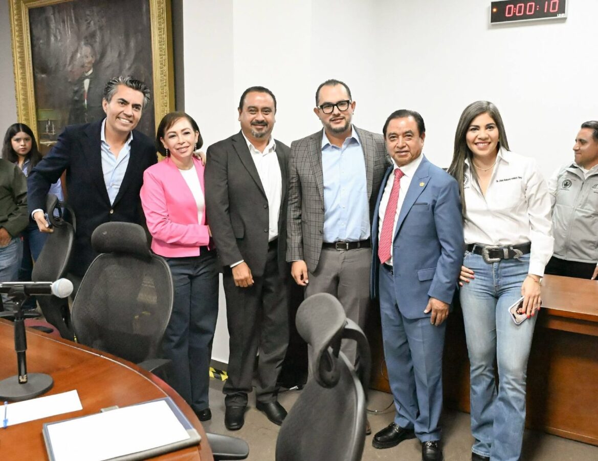 Congreso de Hidalgo propone medidas contra violencia cibernética a docentes.