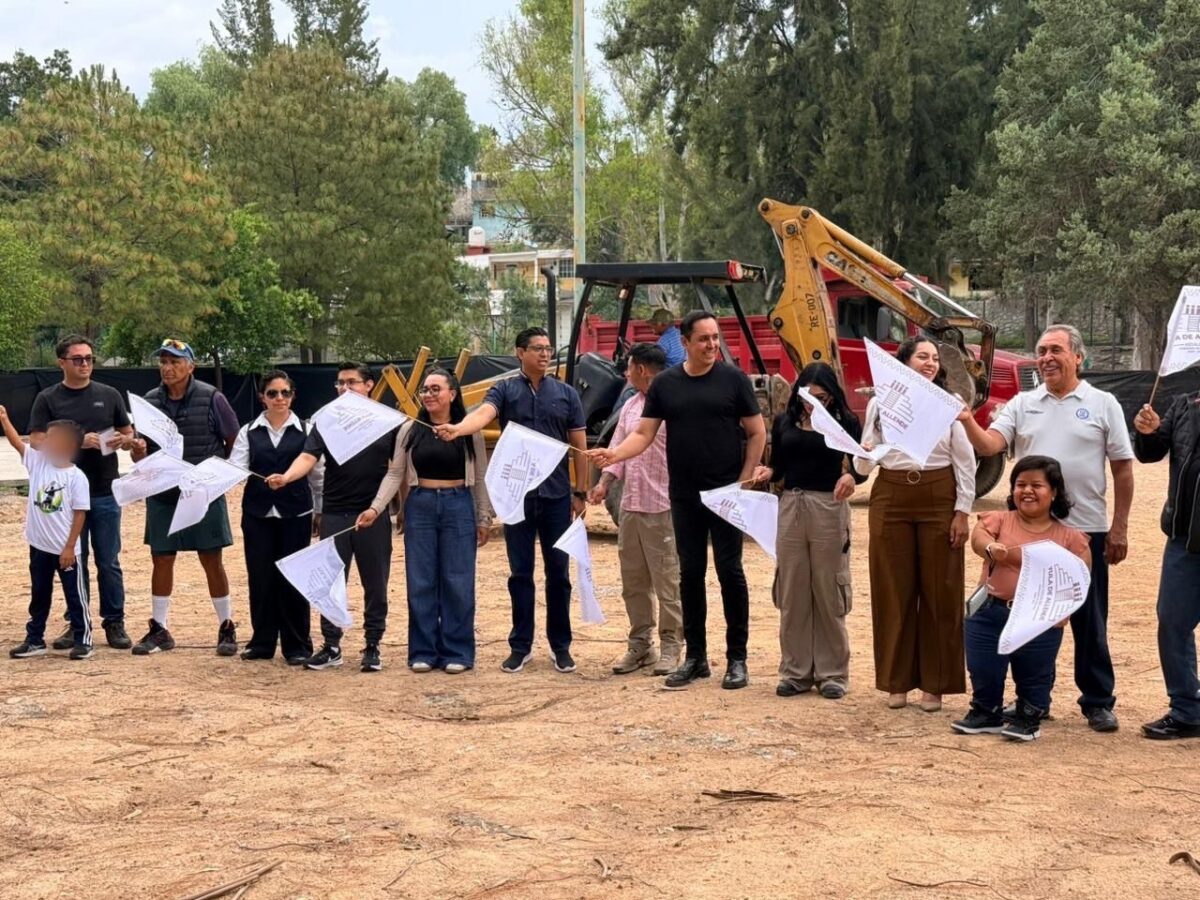 Encabeza&nbsp;Cristhian Martínez&nbsp;inicio de construcción de&nbsp;canchas de tenis