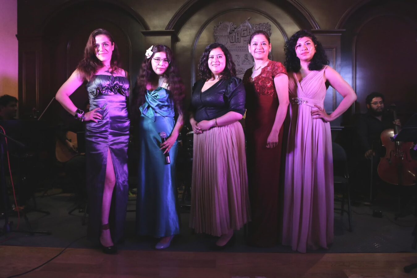 UAEH rinde tributo a mamá con “Musas y Divas”