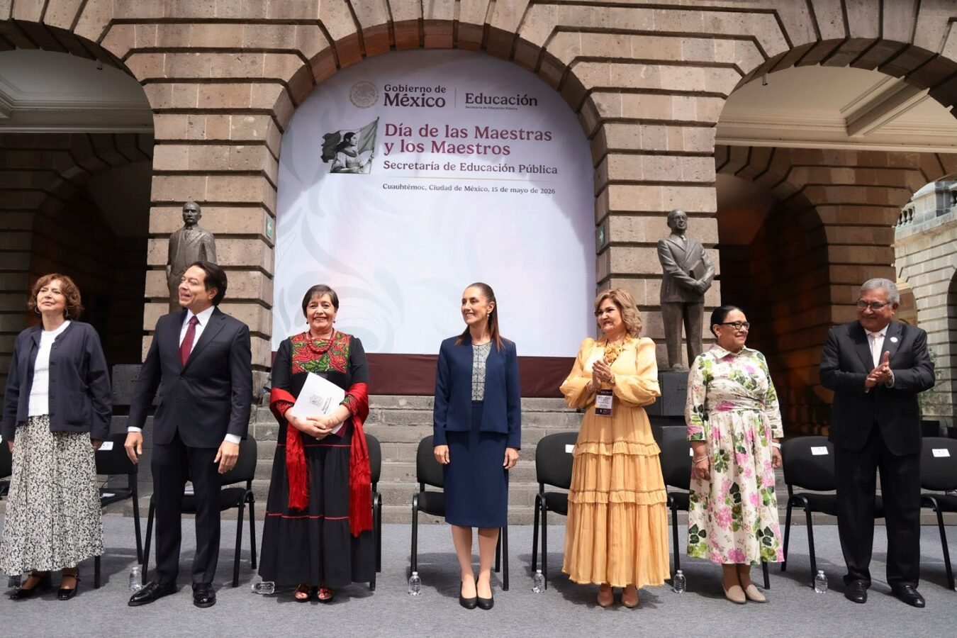 Presidenta anuncia incremento salarial del 9% al magisterio