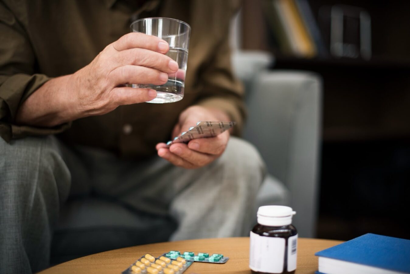 Automedicarse disfraza síntomas y causa daños severos a la salud