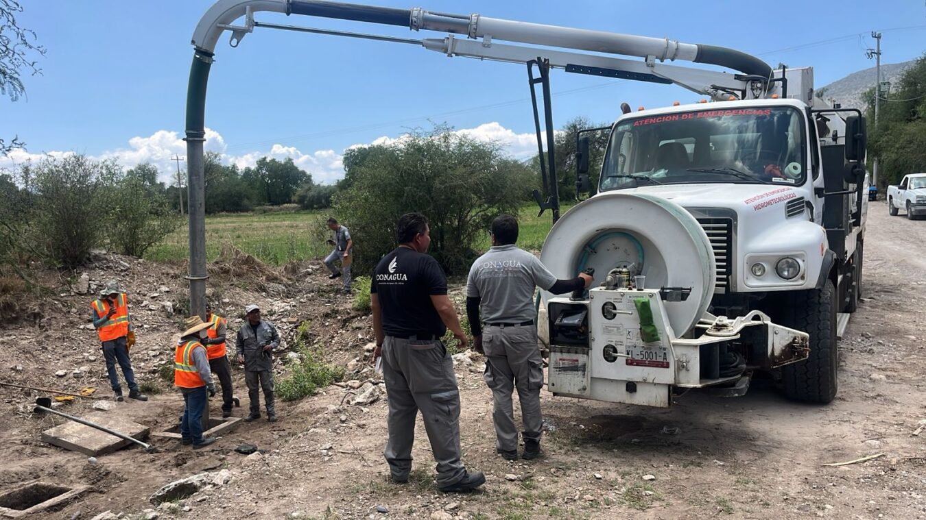 Realiza Conagua labores de limpieza y desazolve en Progreso de Obregón