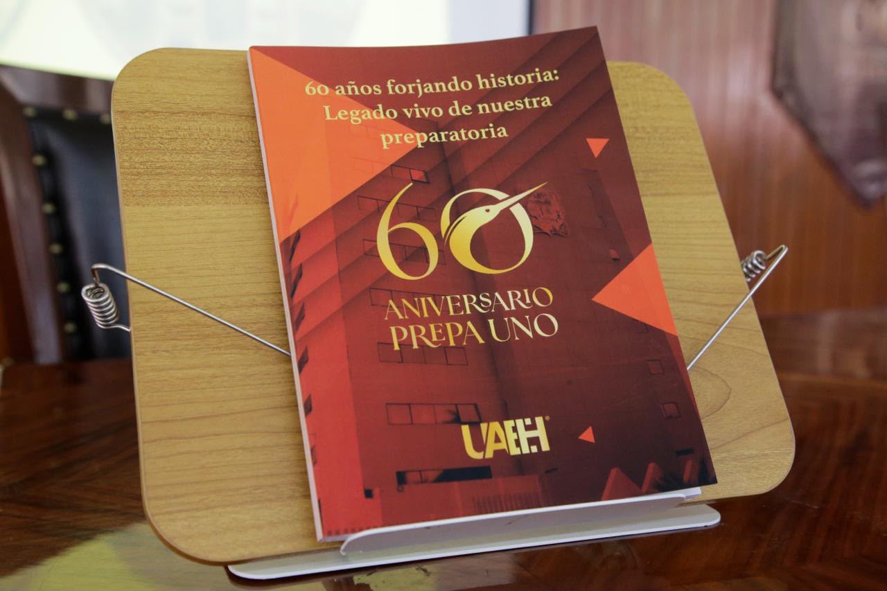 Prepa 1 de la UAEH presenta moneda y libro por seis décadas de historia
