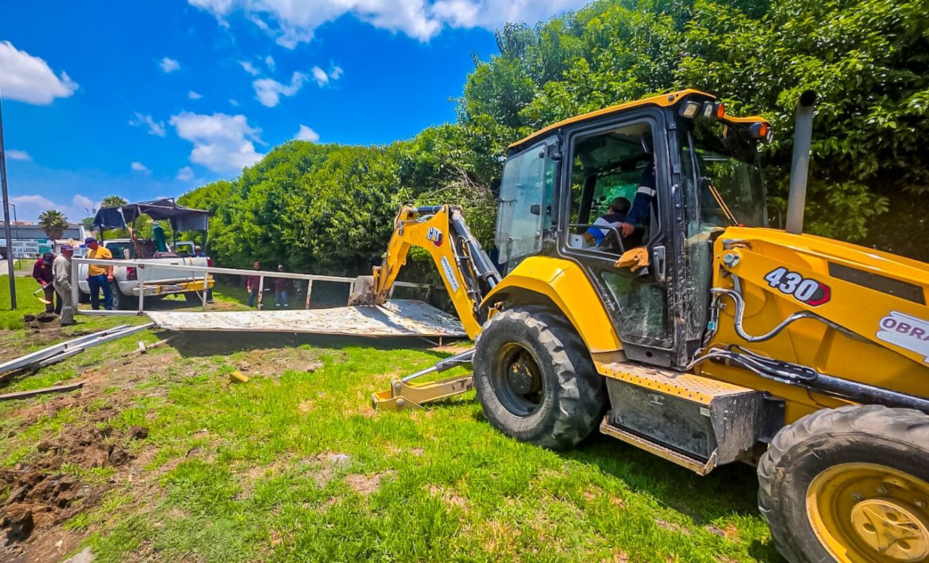 Intensifica Pachuca retiro de estructuras irregulares para mejorar su imagen urbana
