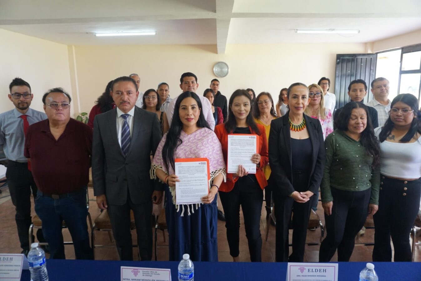 Hilda Miranda firma convenio educativo para abrir becas y cursos