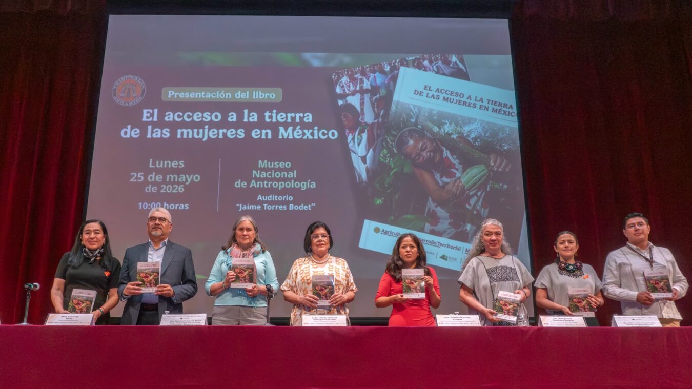 Presentan libro que expone las barreras agrarias de las mujeres