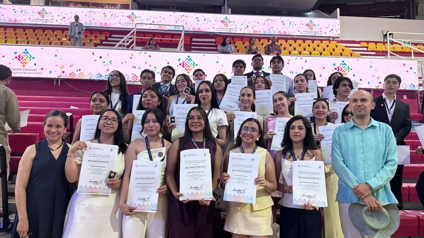 Ceneval premia a 370 egresados de la UAEH por desempeño sobresaliente