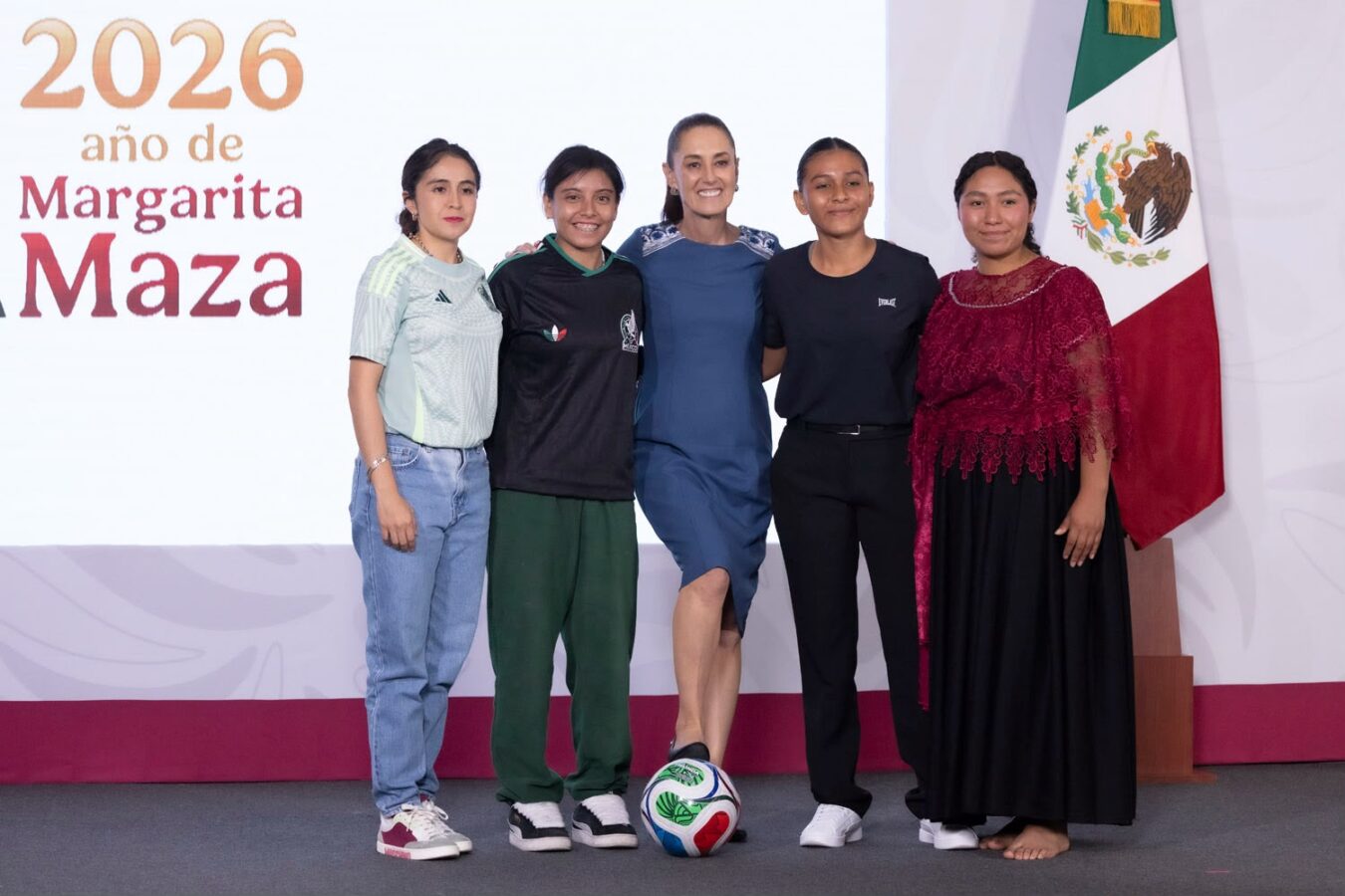 Sheinbaum exige a clubes de fútbol crear canteras infantiles y femeniles