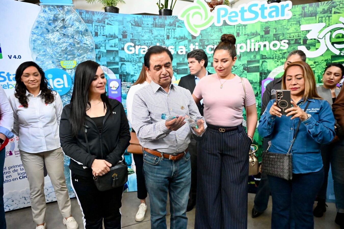 Legisladores de Hidalgo analizan modelo de reciclaje de PET de PetStar.