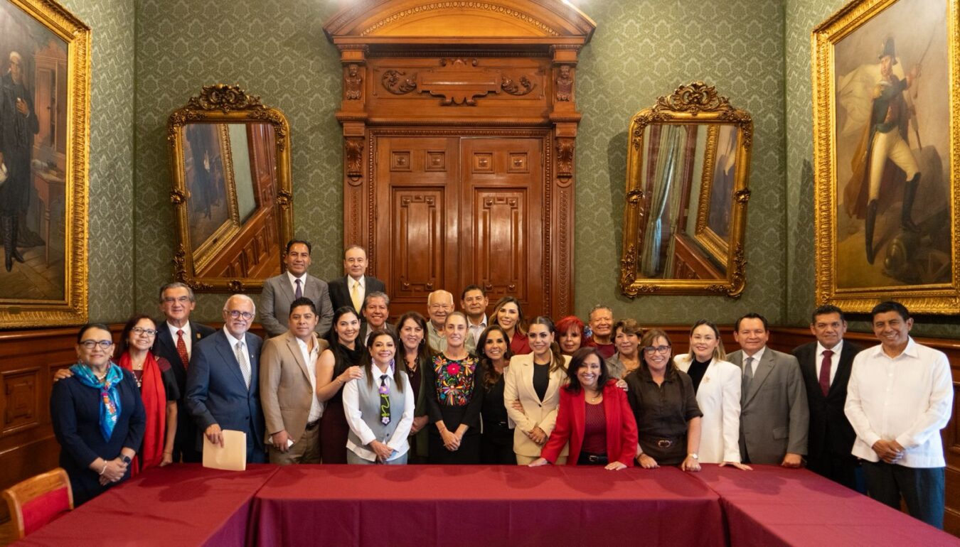 Sheinbaum y gobernadores revisan avances del IMSS-Bienestar en estados incorporados.
